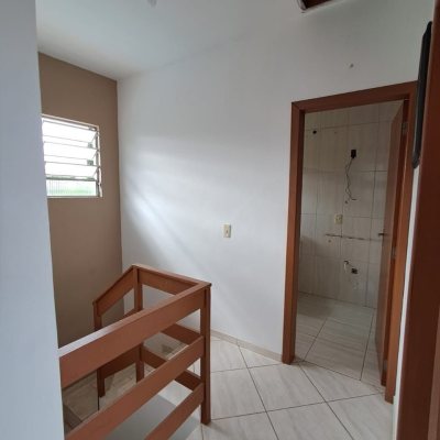Casa Residencial com 200m², 5 quartos, 3 garagens, no bairro São João Do Rio Vermelho em Florianópolis