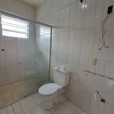 Casa Residencial com 200m², 5 quartos, 3 garagens, no bairro São João Do Rio Vermelho em Florianópolis