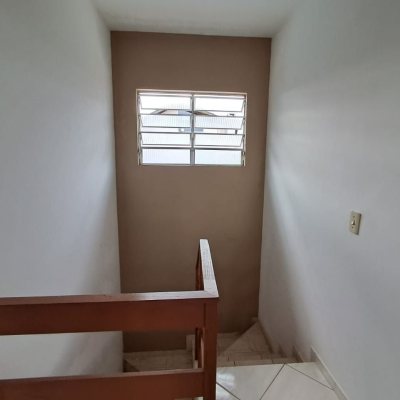 Casa Residencial com 200m², 5 quartos, 3 garagens, no bairro São João Do Rio Vermelho em Florianópolis