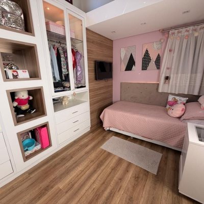 Casa Residencial com 309m², 4 quartos, 7 garagens, no bairro Sambaqui em Florianópolis