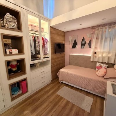 Casa Residencial com 309m², 4 quartos, 7 garagens, no bairro Sambaqui em Florianópolis