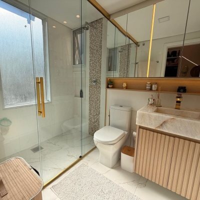 Casa Residencial com 309m², 4 quartos, 7 garagens, no bairro Sambaqui em Florianópolis