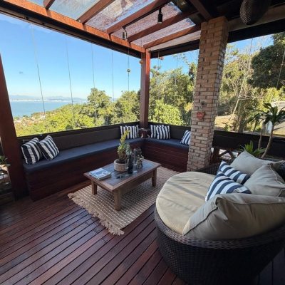 Casa Residencial com 309m², 4 quartos, 7 garagens, no bairro Sambaqui em Florianópolis