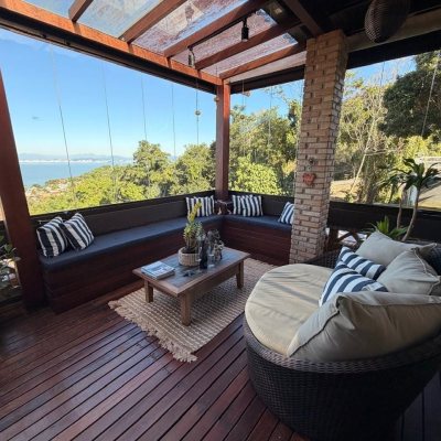 Casa Residencial com 309m², 4 quartos, 7 garagens, no bairro Sambaqui em Florianópolis