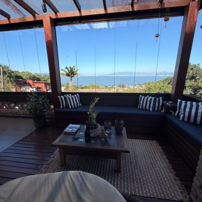 Casa Residencial com 309m², 4 quartos, 7 garagens, no bairro Sambaqui em Florianópolis
