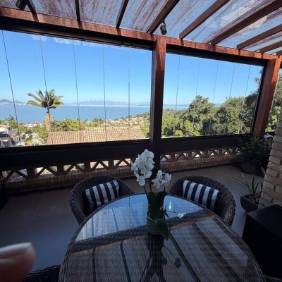 Casa Residencial com 309m², 4 quartos, 7 garagens, no bairro Sambaqui em Florianópolis
