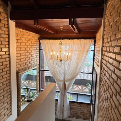 Casa Residencial com 309m², 4 quartos, 7 garagens, no bairro Sambaqui em Florianópolis