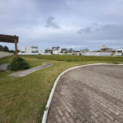 Terrenos Residenciais com 394m², no bairro Campeche em Florianópolis