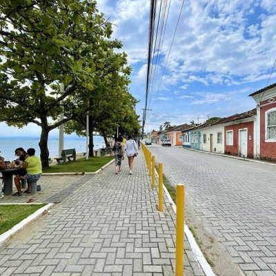 Casa Residencial com 173m², 4 quartos (sendo 1 suíte), 3 garagens, no bairro Campeche em Florianópolis