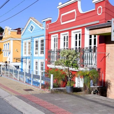 Casa Residencial com 176m², 4 quartos (sendo 1 suíte), 3 garagens, no bairro Campeche em Florianópolis