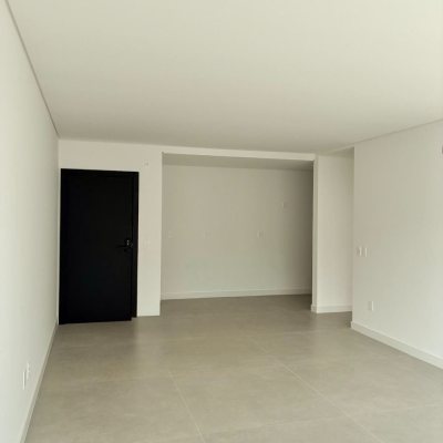 Apartamentos com 108m², 3 quartos (sendo 3 suítes), 2 garagens, no bairro Jurerê em Florianópolis