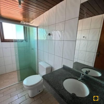 Casa Residencial com 220m², 7 quartos, 8 garagens, no bairro Ingleses do Rio Vermelho em Florianópolis