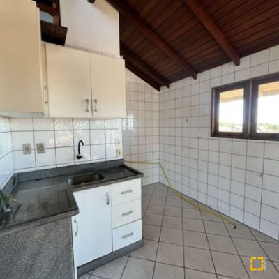 Casa Residencial com 220m², 7 quartos, 8 garagens, no bairro Ingleses do Rio Vermelho em Florianópolis