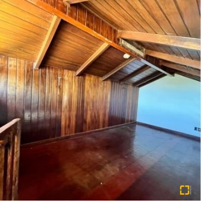 Casa Residencial com 220m², 7 quartos, 8 garagens, no bairro Ingleses do Rio Vermelho em Florianópolis