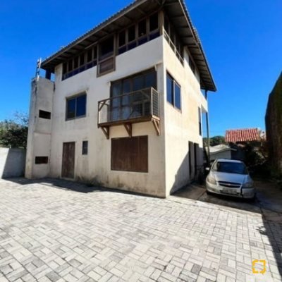 Casa Residencial com 220m², 7 quartos, 8 garagens, no bairro Ingleses do Rio Vermelho em Florianópolis