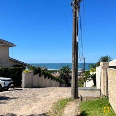 Casa Residencial com 220m², 7 quartos, 8 garagens, no bairro Ingleses do Rio Vermelho em Florianópolis