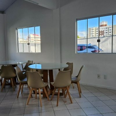 Apartamentos com 58m², 2 quartos, 1 garagem, no bairro Estreito em Florianópolis