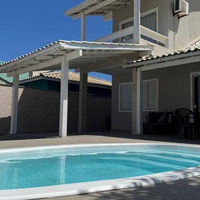 Casa Residencial com 215m², 4 quartos (sendo 1 suíte), 2 garagens, no bairro Campeche em Florianópolis