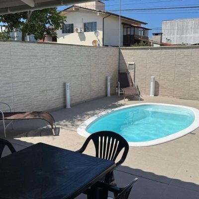 Casa Residencial com 215m², 4 quartos (sendo 1 suíte), 2 garagens, no bairro Campeche em Florianópolis