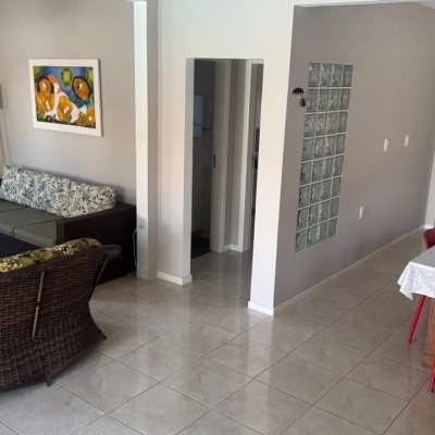 Casa Residencial com 215m², 4 quartos (sendo 1 suíte), 2 garagens, no bairro Campeche em Florianópolis