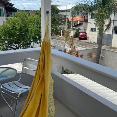 Casa Residencial com 215m², 4 quartos (sendo 1 suíte), 2 garagens, no bairro Campeche em Florianópolis