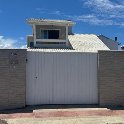 Casa Residencial com 215m², 4 quartos (sendo 1 suíte), 2 garagens, no bairro Campeche em Florianópolis