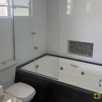 Casa Residencial com 215m², 4 quartos (sendo 1 suíte), 2 garagens, no bairro Campeche em Florianópolis
