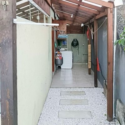 Casa Residencial com 88m², 2 quartos, 2 garagens, no bairro Rio Tavares em Florianópolis