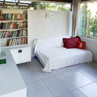 Casa Residencial com 88m², 2 quartos, 2 garagens, no bairro Rio Tavares em Florianópolis