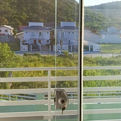 Casa Residencial com 88m², 2 quartos, 2 garagens, no bairro Rio Tavares em Florianópolis