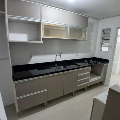 Apartamentos com 79m², 2 quartos (sendo 1 suíte), 1 garagem, no bairro Praia Comprida em São José