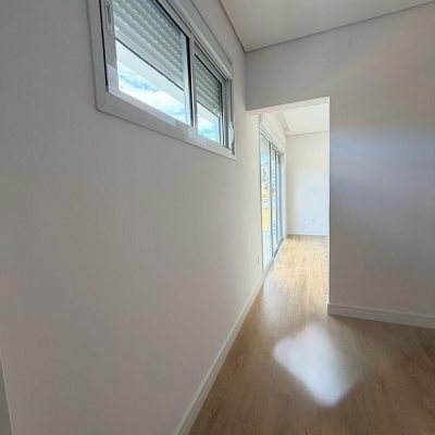Casa em Condomínio com 226m², 3 quartos (sendo 3 suítes), 2 garagens, no bairro São João Do Rio Vermelho em Florianópolis
