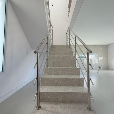Casa em Condomínio com 226m², 3 quartos (sendo 3 suítes), 2 garagens, no bairro São João Do Rio Vermelho em Florianópolis