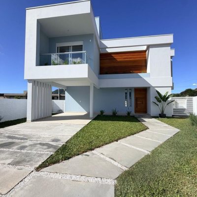 Casa em Condomínio com 226m², 3 quartos (sendo 3 suítes), 2 garagens, no bairro São João Do Rio Vermelho em Florianópolis