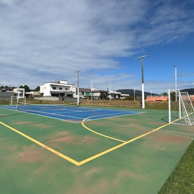 Casa em Condomínio com 226m², 3 quartos (sendo 3 suítes), 2 garagens, no bairro São João Do Rio Vermelho em Florianópolis