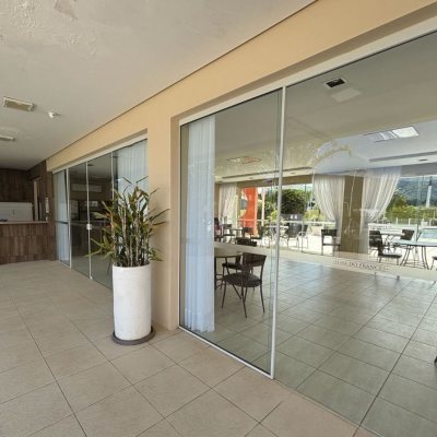 Casa em Condomínio com 226m², 3 quartos (sendo 3 suítes), 2 garagens, no bairro São João Do Rio Vermelho em Florianópolis
