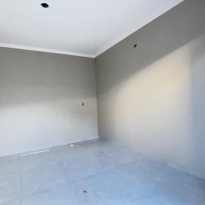 Sobrado Residencial com 190m², 3 quartos (sendo 1 suíte), 2 garagens, no bairro São João Do Rio Vermelho em Florianópolis