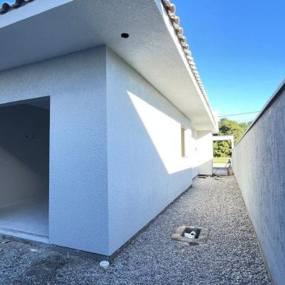 Sobrado Residencial com 190m², 3 quartos (sendo 1 suíte), 2 garagens, no bairro São João Do Rio Vermelho em Florianópolis