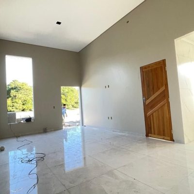 Sobrado Residencial com 190m², 3 quartos (sendo 1 suíte), 2 garagens, no bairro São João Do Rio Vermelho em Florianópolis