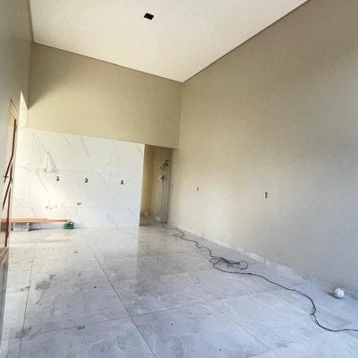 Sobrado Residencial com 190m², 3 quartos (sendo 1 suíte), 2 garagens, no bairro São João Do Rio Vermelho em Florianópolis