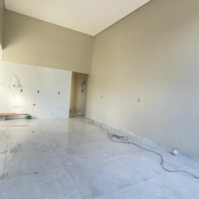 Sobrado Residencial com 190m², 3 quartos (sendo 1 suíte), 2 garagens, no bairro São João Do Rio Vermelho em Florianópolis