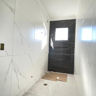 Sobrado Residencial com 190m², 3 quartos (sendo 1 suíte), 2 garagens, no bairro São João Do Rio Vermelho em Florianópolis