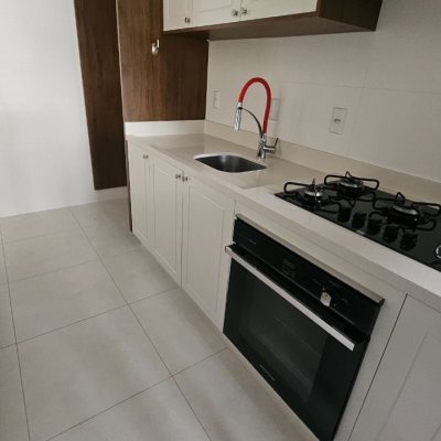 Apartamentos com 72m², 2 quartos (sendo 1 suíte), 1 garagem, no bairro Saco Grande em Florianópolis
