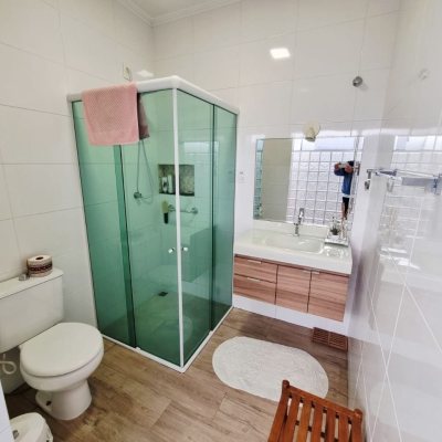 Casa Residencial com 142m², 4 quartos (sendo 1 suíte), 2 garagens, no bairro Balneário em Florianópolis