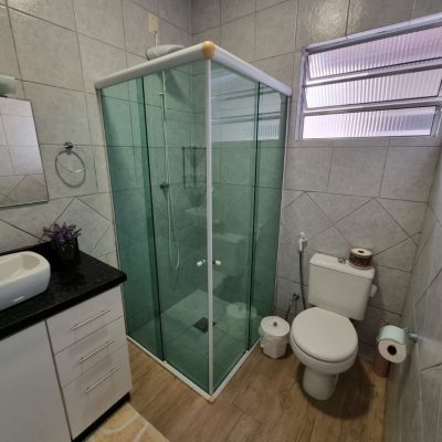 Casa Residencial com 142m², 4 quartos (sendo 1 suíte), 2 garagens, no bairro Balneário em Florianópolis