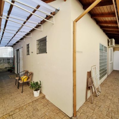 Casa Residencial com 142m², 4 quartos (sendo 1 suíte), 2 garagens, no bairro Balneário em Florianópolis