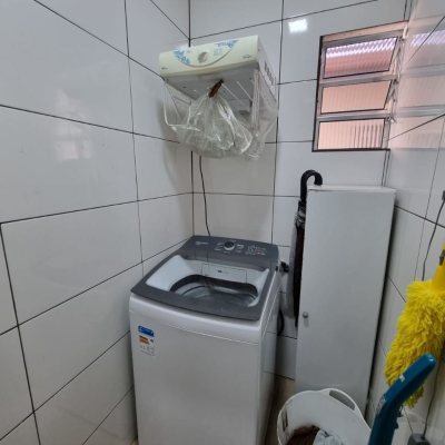 Casa Residencial com 142m², 4 quartos (sendo 1 suíte), 2 garagens, no bairro Balneário em Florianópolis