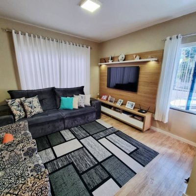 Casa Residencial com 142m², 4 quartos (sendo 1 suíte), 2 garagens, no bairro Balneário em Florianópolis