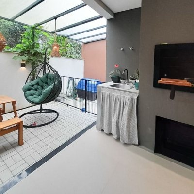 Casa Residencial com 123m², 3 quartos (sendo 1 suíte), 2 garagens, no bairro Campeche em Florianópolis