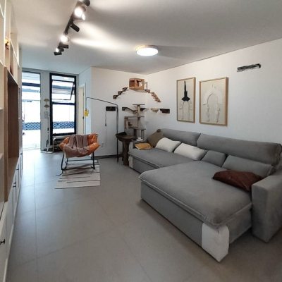 Casa Residencial com 123m², 3 quartos (sendo 1 suíte), 2 garagens, no bairro Campeche em Florianópolis